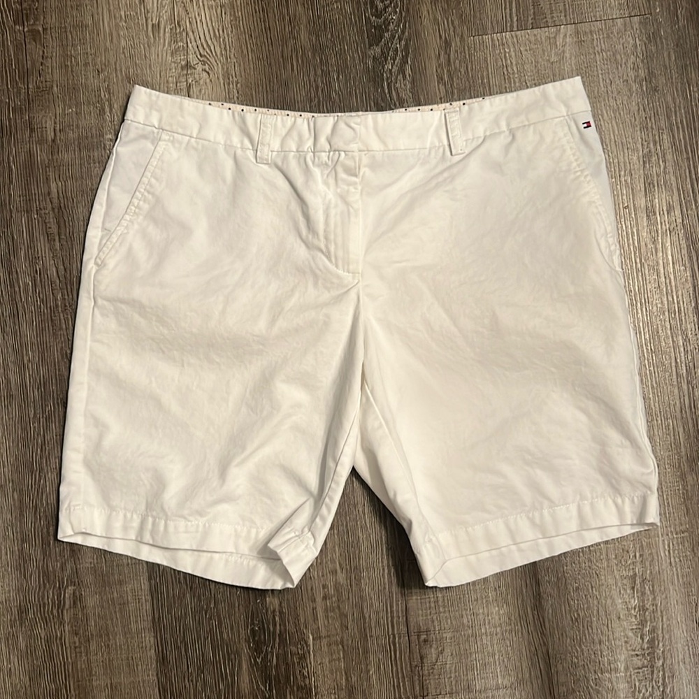 Tommy Hilfiger classic casual shorts. Size 12.